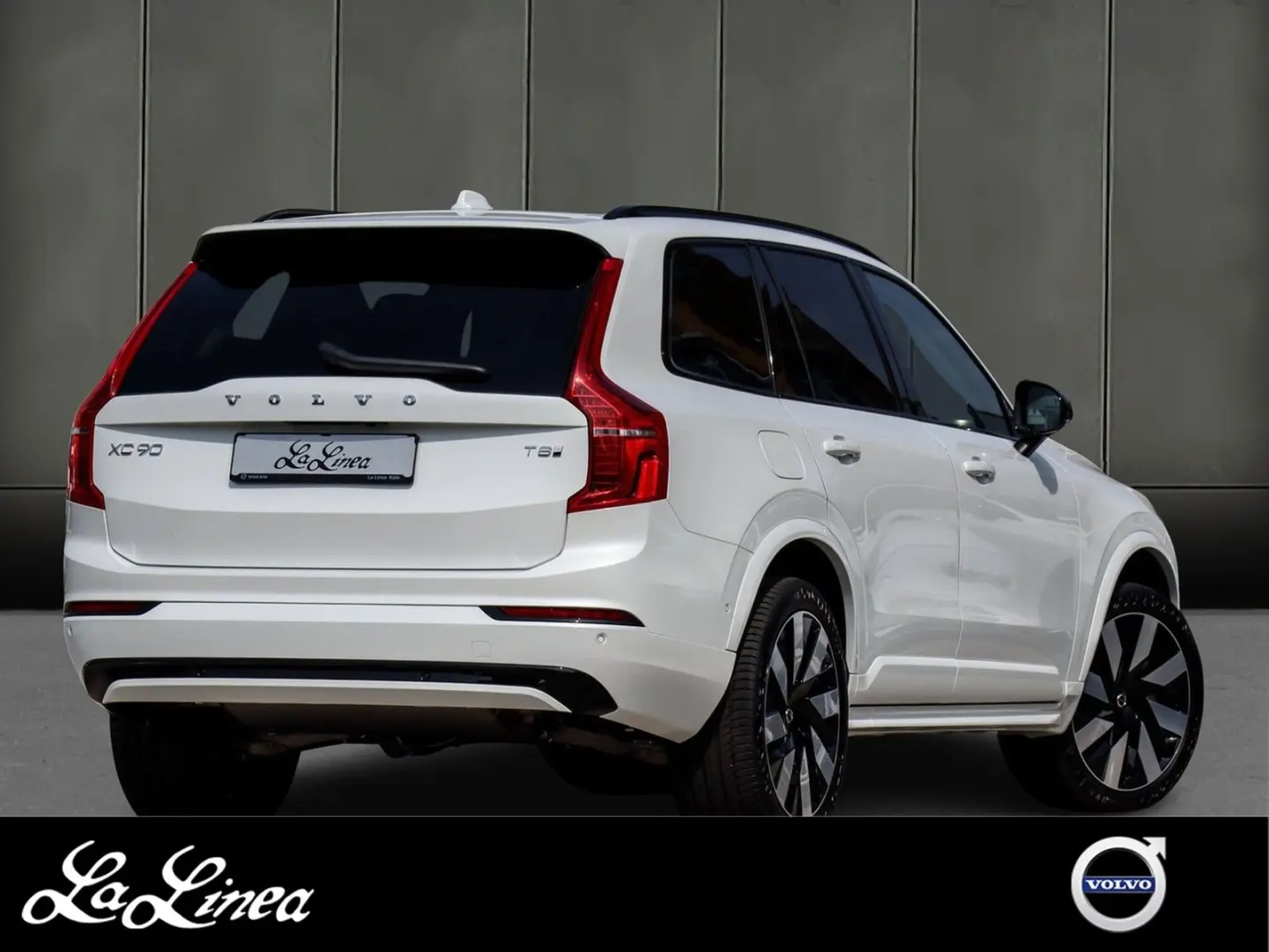 XC90 T8 AWD Ultra Dark Recharge Plug-In Hybrid #