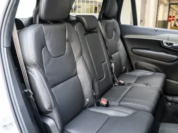 XC90 T8 AWD Ultra Dark Recharge Plug-In Hybrid #