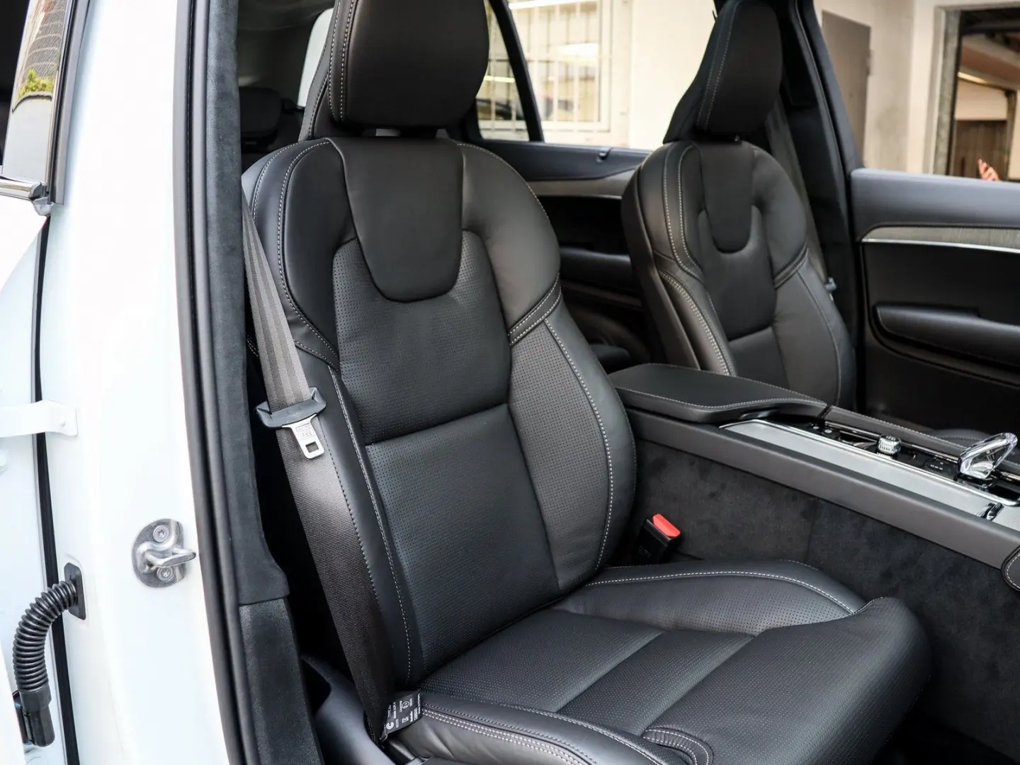 XC90 T8 AWD Ultra Dark Recharge Plug-In Hybrid #