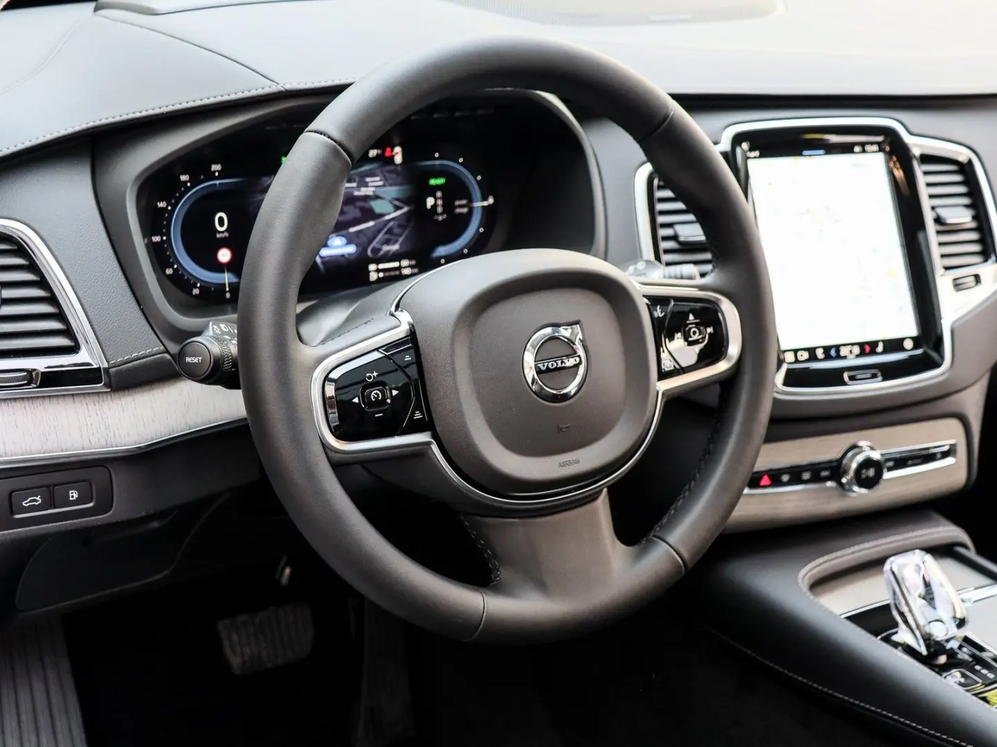 XC90 T8 AWD Ultra Dark Recharge Plug-In Hybrid #