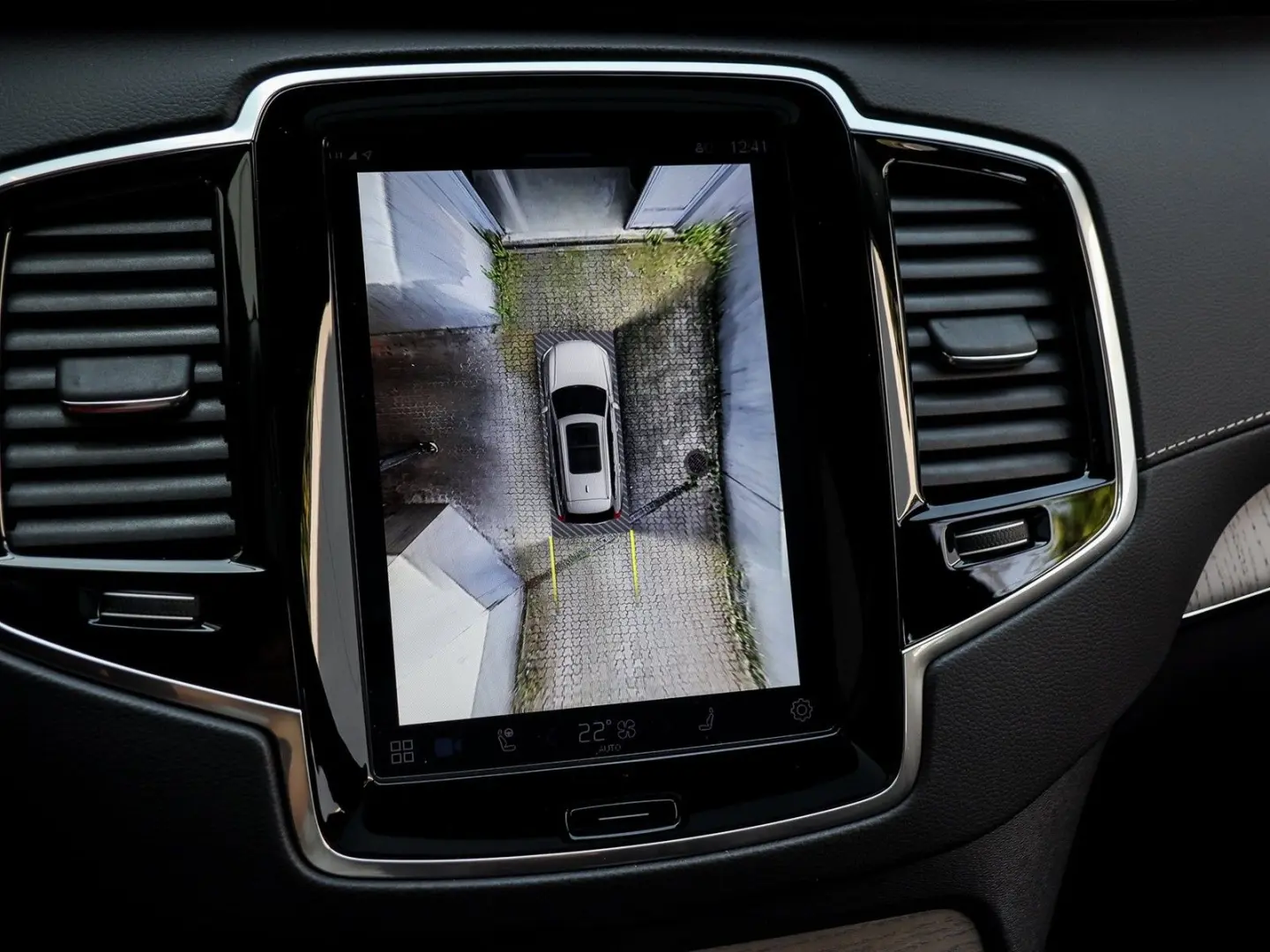 XC90 T8 AWD Ultra Dark Recharge Plug-In Hybrid #