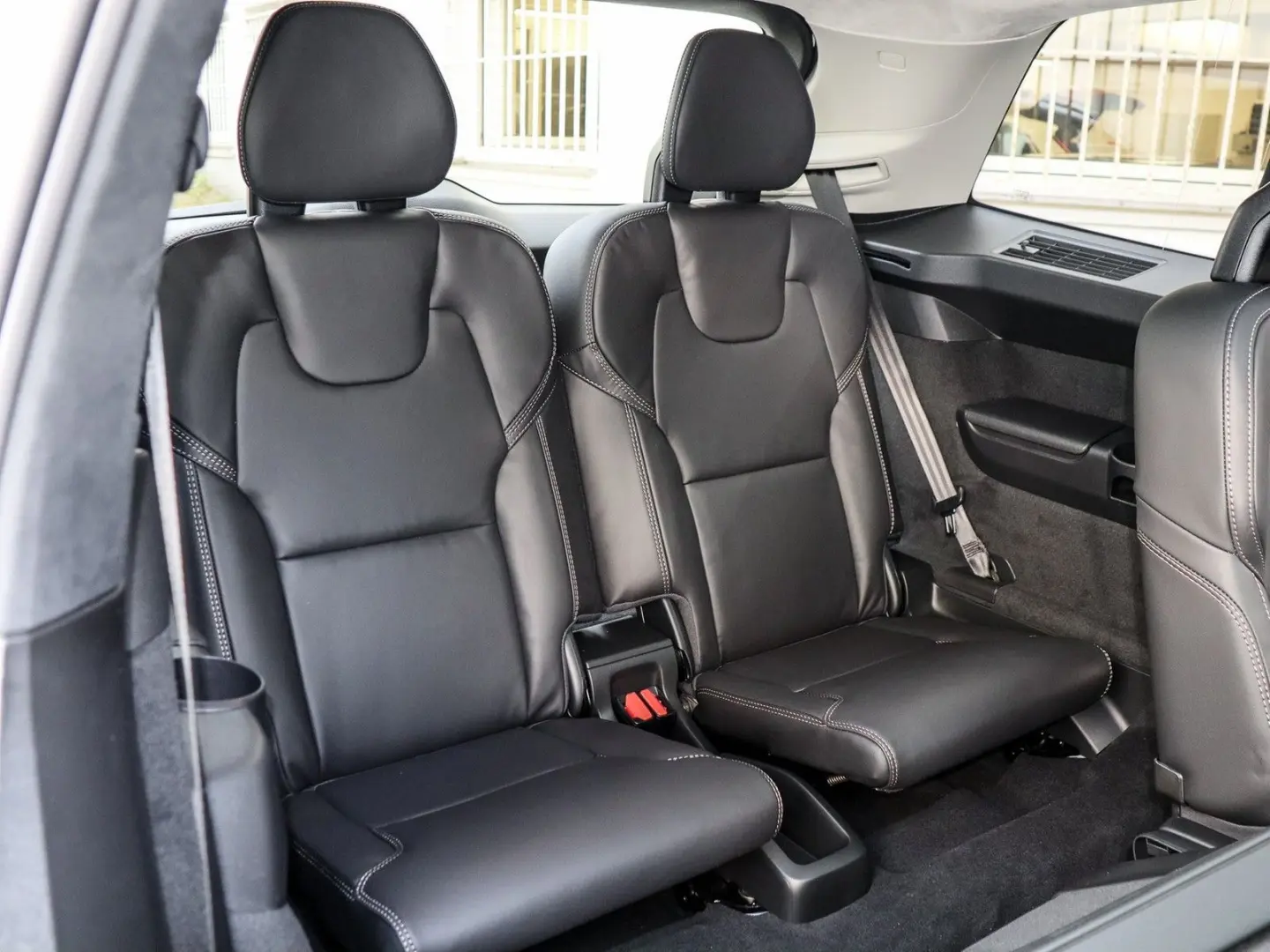 XC90 T8 AWD Ultra Dark Recharge Plug-In Hybrid #