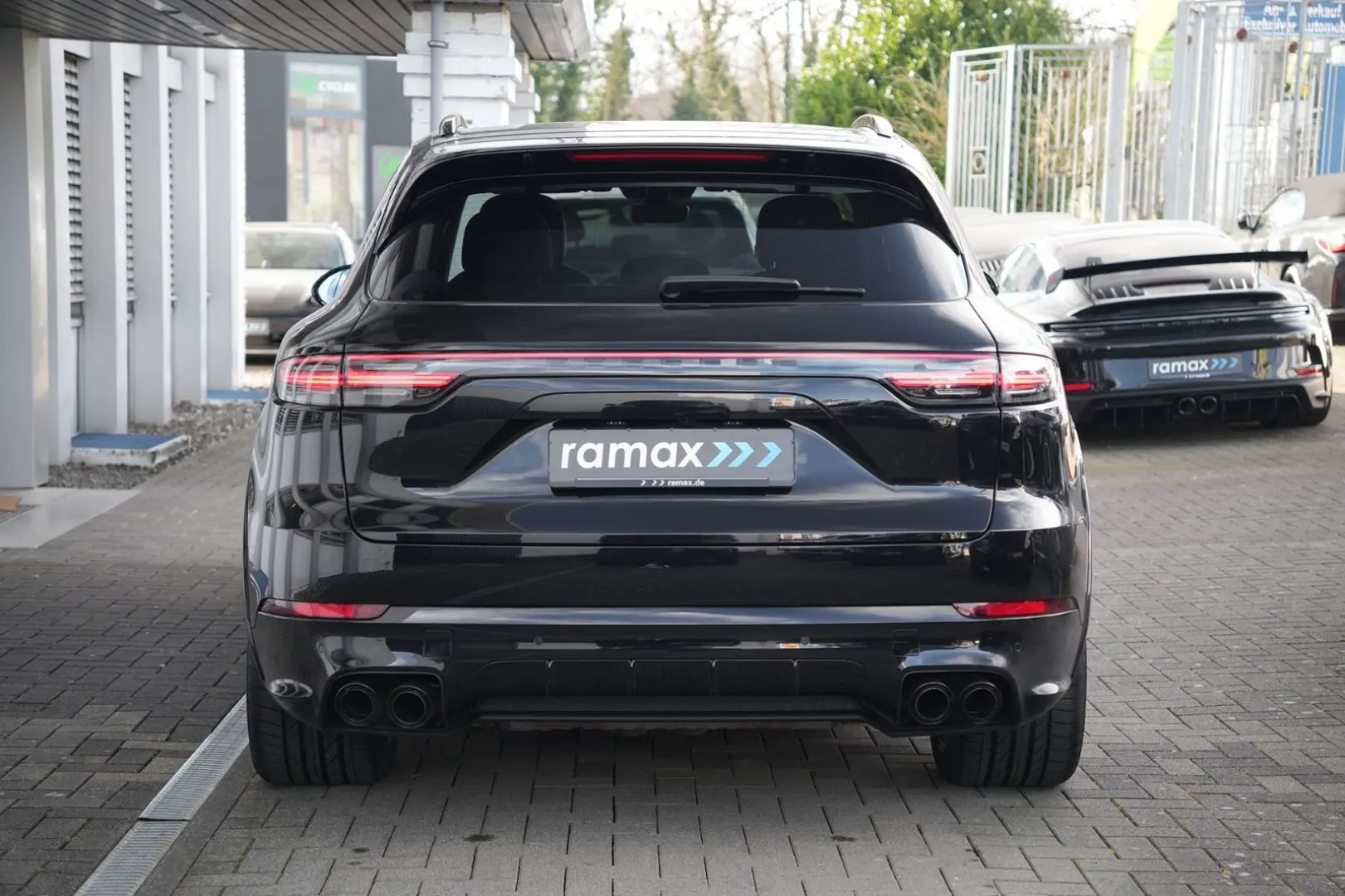 Cayenne E-Hybrid SPORTDESIGN-LUFTF-PANO-HUD-VOLL