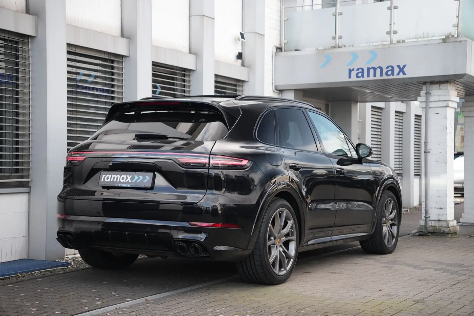 Cayenne E-Hybrid SPORTDESIGN-LUFTF-PANO-HUD-VOLL