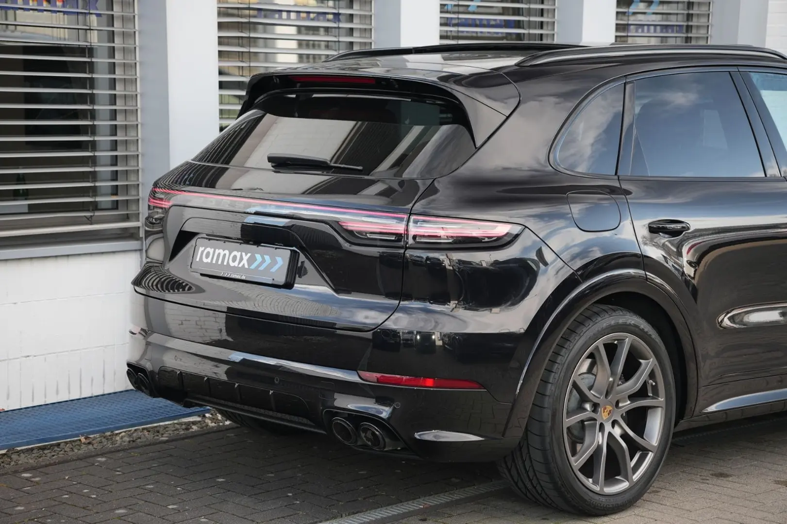 Cayenne E-Hybrid SPORTDESIGN-LUFTF-PANO-HUD-VOLL