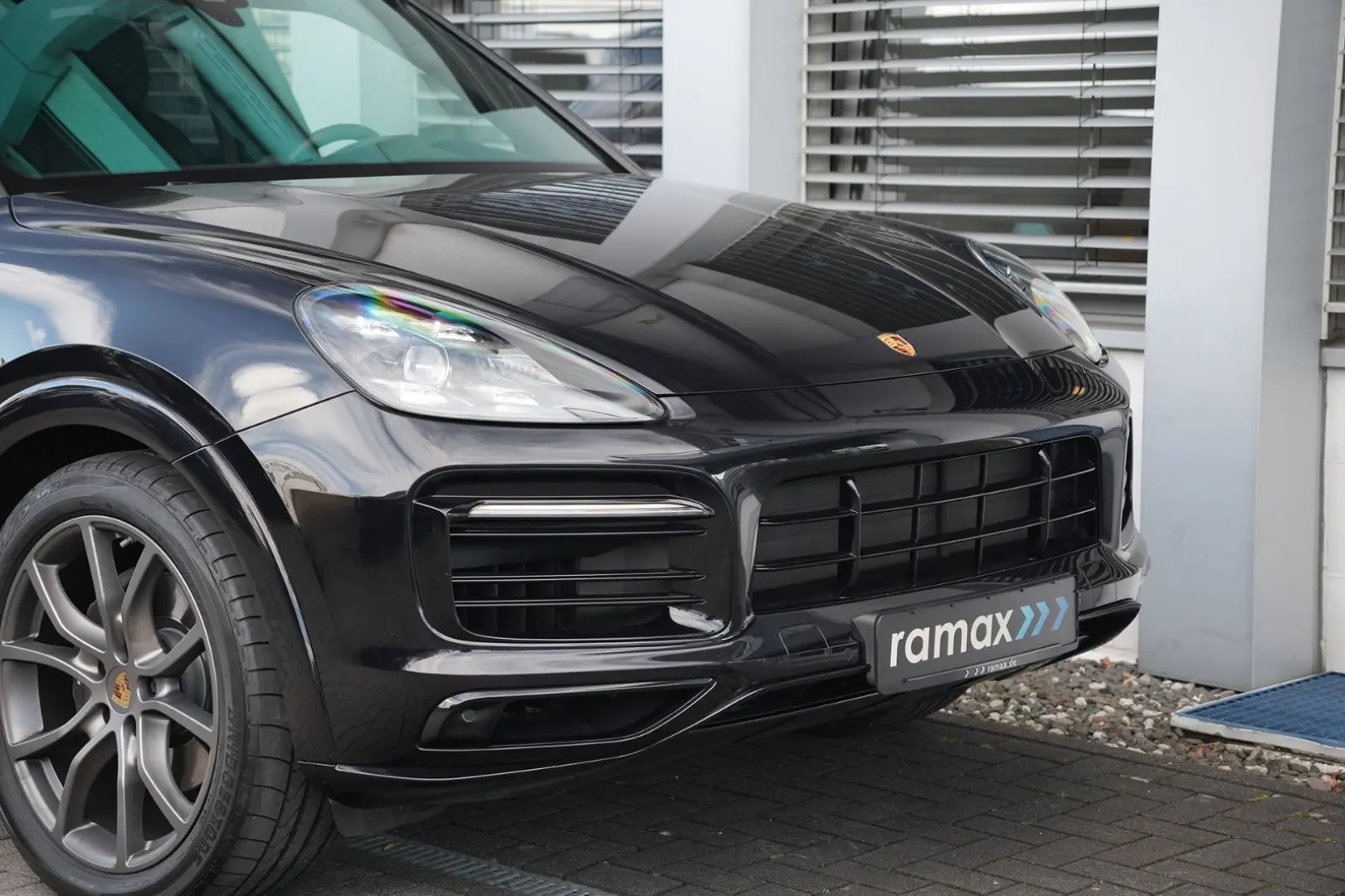 Cayenne E-Hybrid SPORTDESIGN-LUFTF-PANO-HUD-VOLL