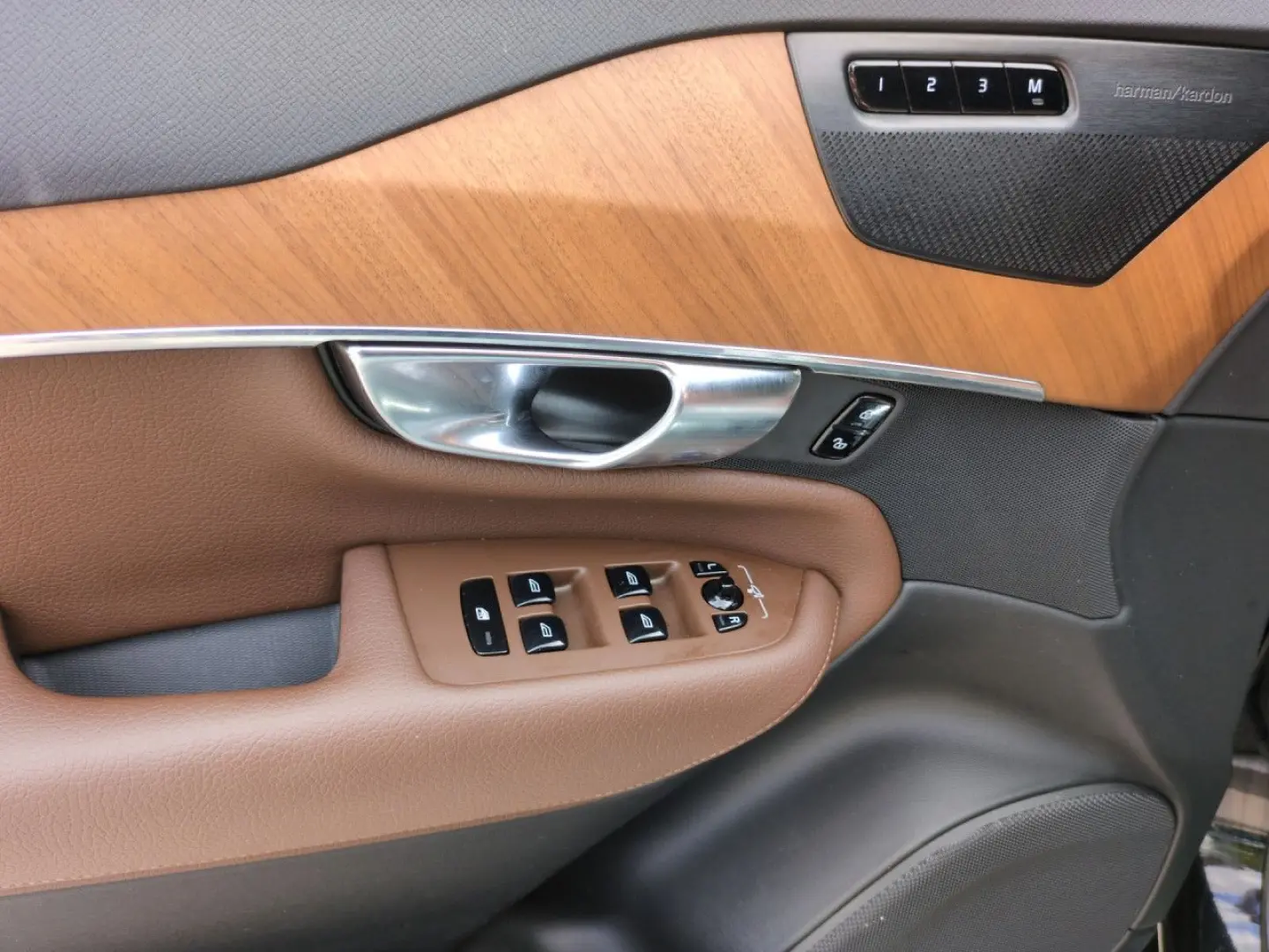 XC90 T8 Recharge Inscription Expression Plug-In