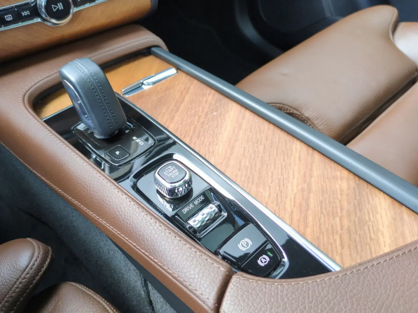 XC90 T8 Recharge Inscription Expression Plug-In