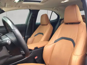 Lexus UX Linia Executive