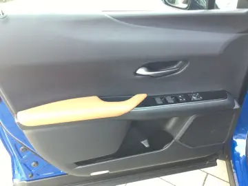 Lexus UX Linia Executive