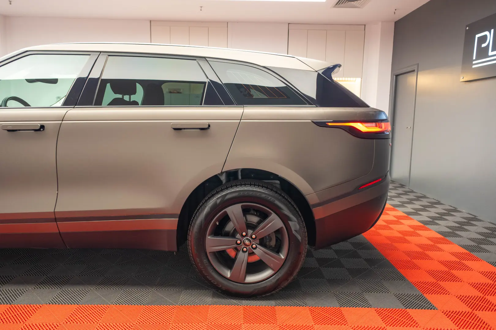 Land Rover Range Rover Velar 2.0 d 240 CP