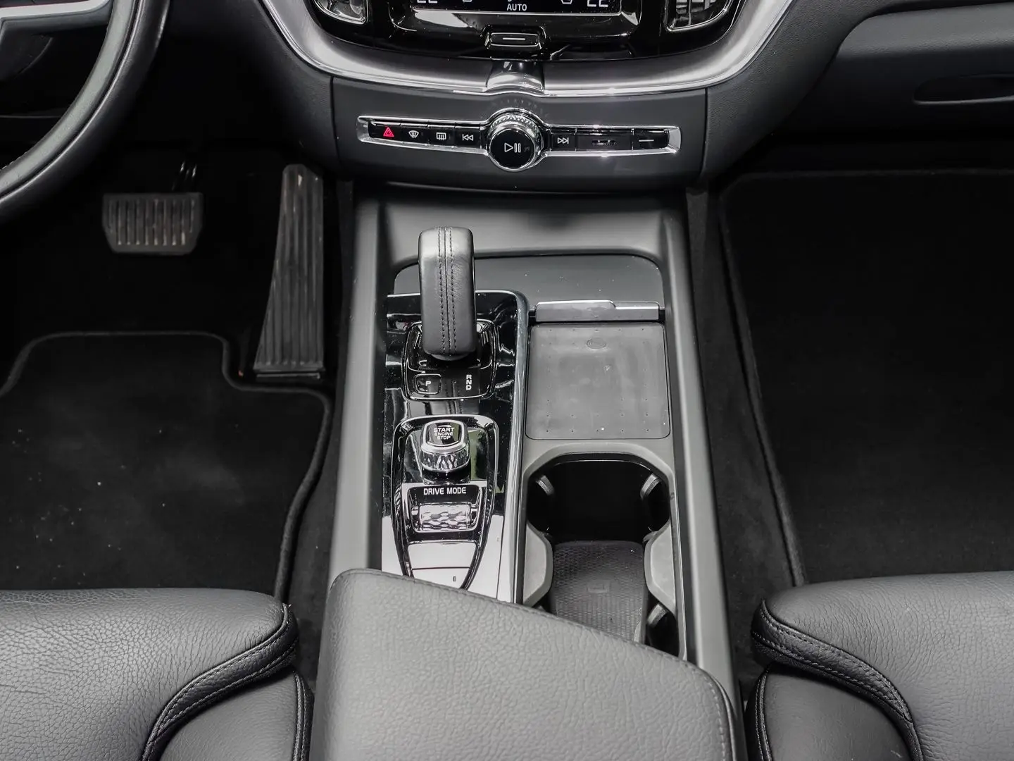 XC60 Momentum Pro AWD B4 Diesel EU6d Allrad Navi