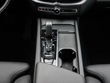 XC60 Momentum Pro AWD B4 Diesel EU6d Allrad Navi