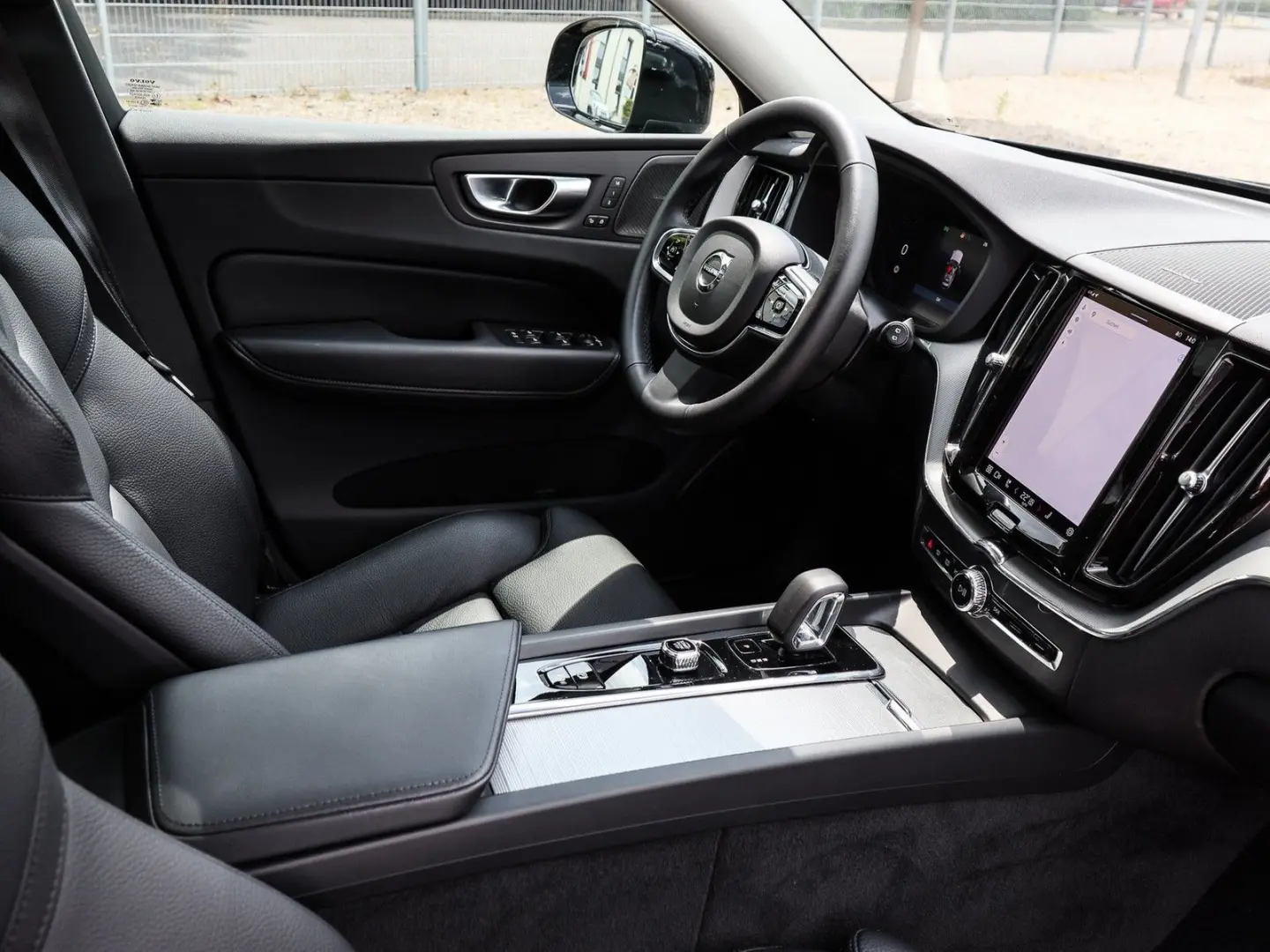 XC60 B4 Diesel AWD Plus Dark Aut. Navi*PDC*LED