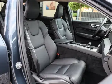 XC60 B4 Diesel AWD Plus Dark Aut. Navi*PDC*LED