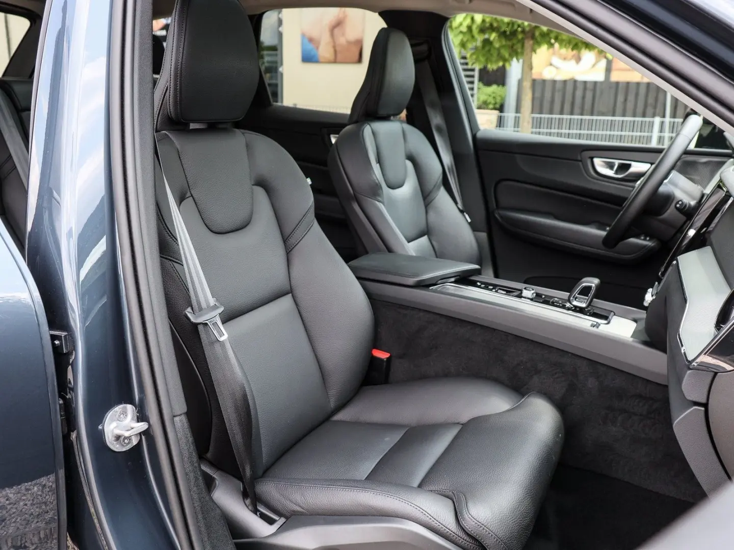 XC60 B4 Diesel AWD Plus Dark Aut. Navi*PDC*LED