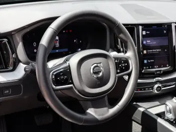 XC60 B4 Diesel AWD Plus Dark Aut. Navi*PDC*LED