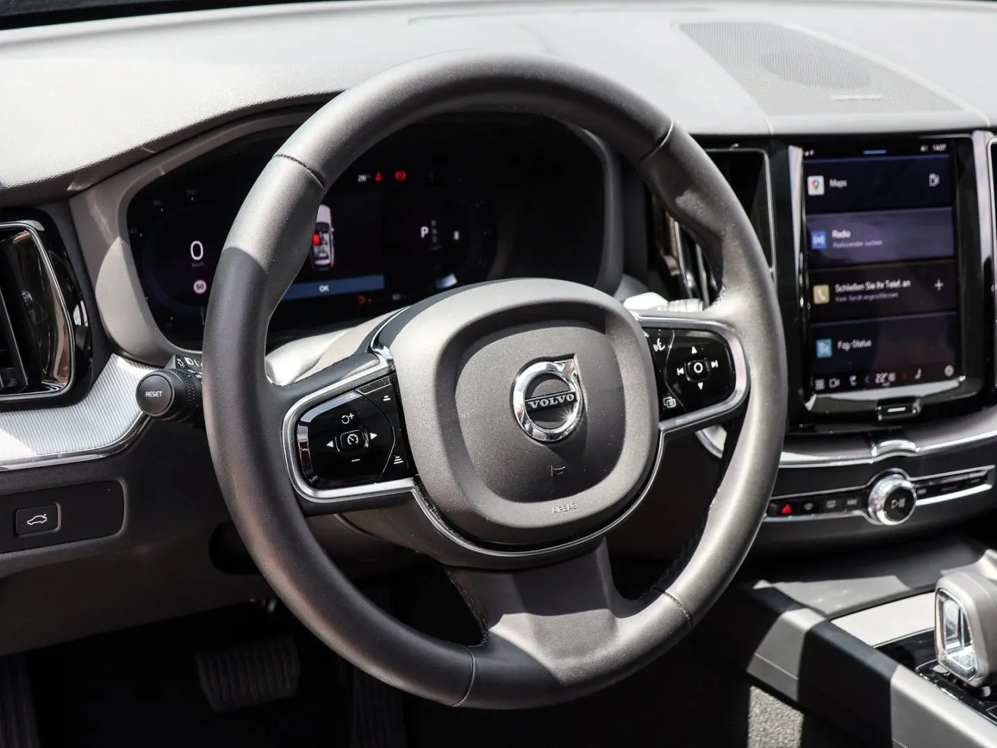 XC60 B4 Diesel AWD Plus Dark Aut. Navi*PDC*LED