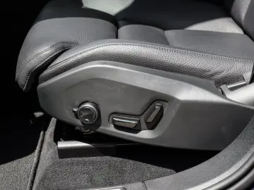 XC60 B4 Diesel AWD Plus Dark Aut. Navi*PDC*LED