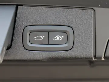 XC60 B4 Diesel AWD Plus Dark Aut. Navi*PDC*LED