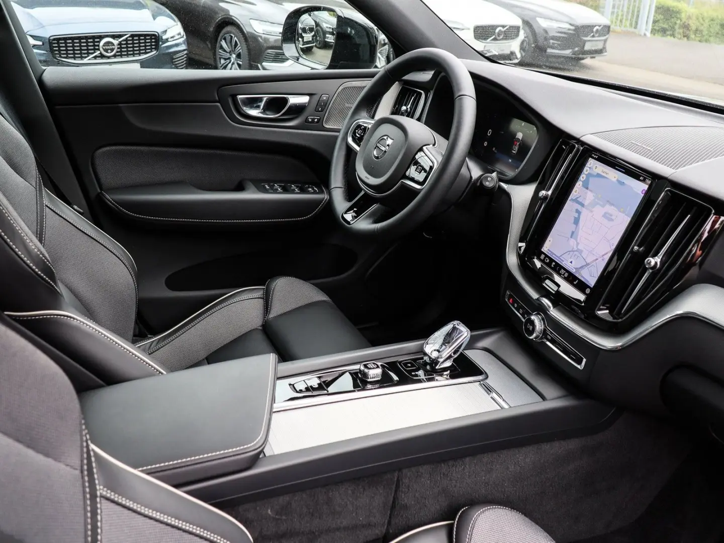 XC60 T6 (B) AWD Recharge Plus Dark NP: 81.600,-/