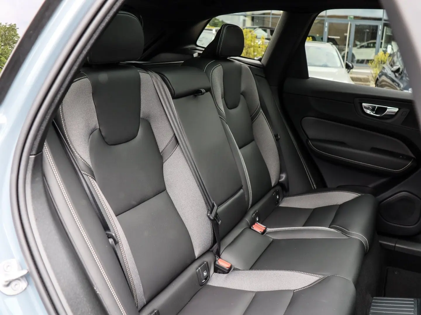 XC60 T6 (B) AWD Recharge Plus Dark NP: 81.600,-/
