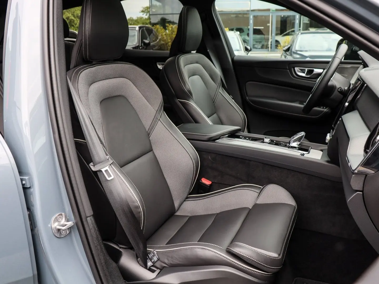 XC60 T6 (B) AWD Recharge Plus Dark NP: 81.600,-/