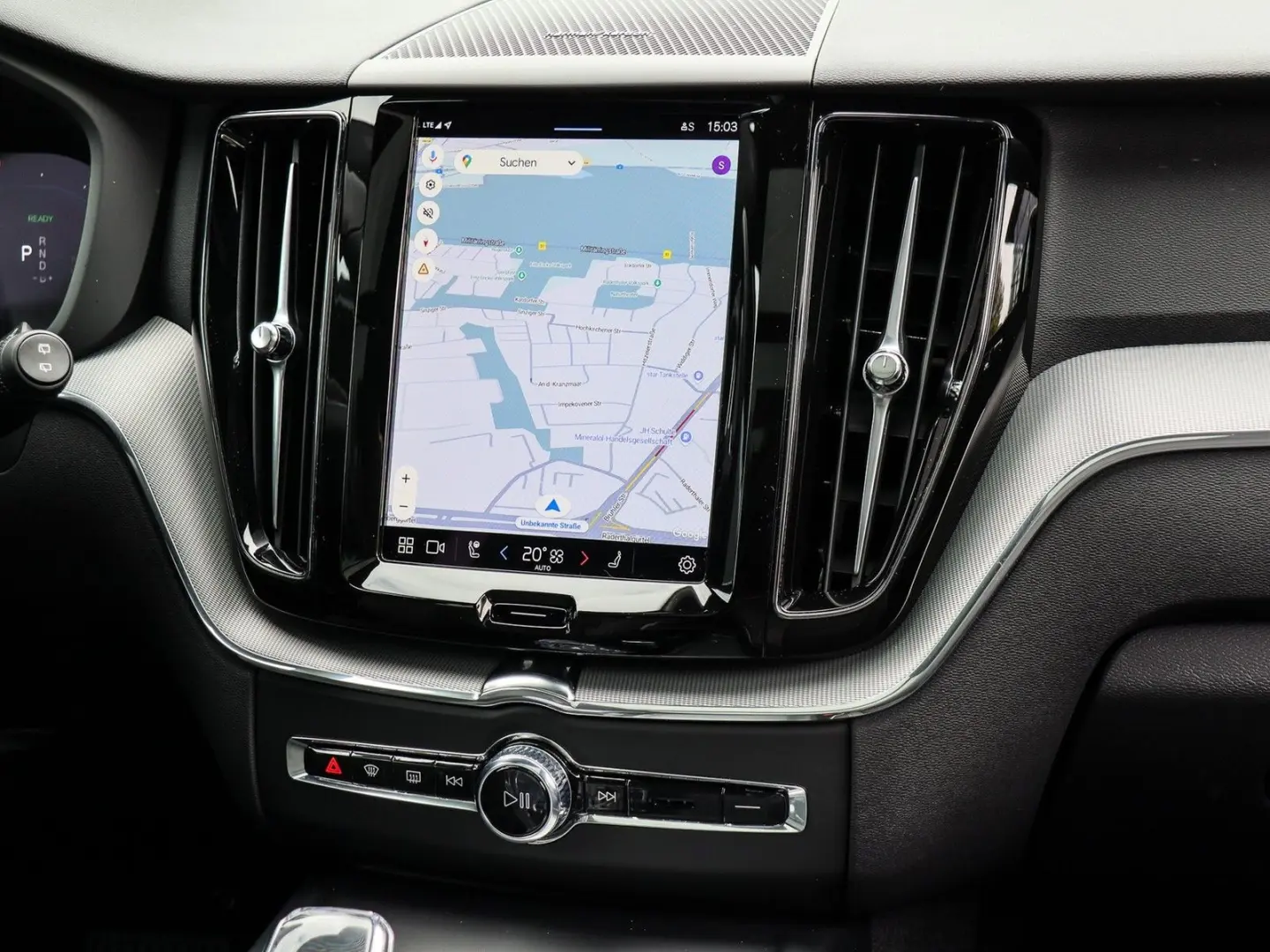 XC60 T6 (B) AWD Recharge Plus Dark NP: 81.600,-/