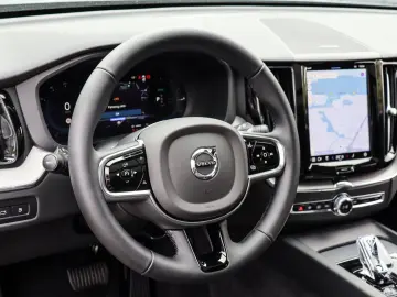 XC60 T6 (B) AWD Recharge Plus Dark NP: 81.600,-/