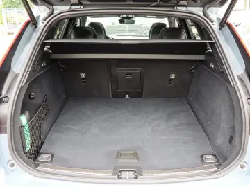 XC60 T6 (B) AWD Recharge Plus Dark NP: 81.600,-/