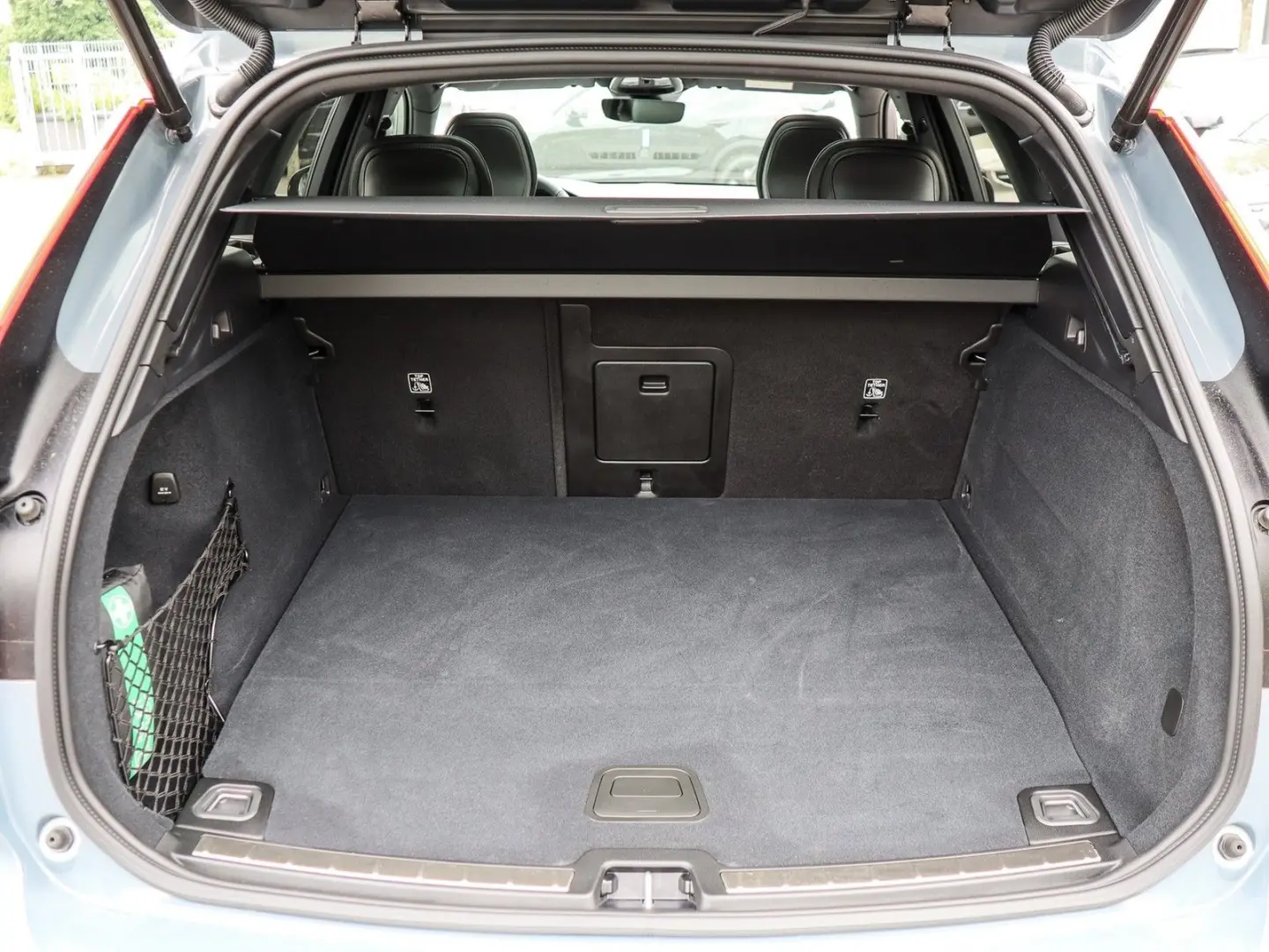 XC60 T6 (B) AWD Recharge Plus Dark NP: 81.600,-/