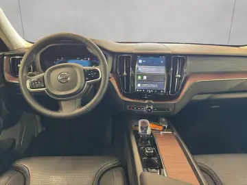 XC60 B4 Plus-Dark Aut Glasd PilotAssist BLIS Nap