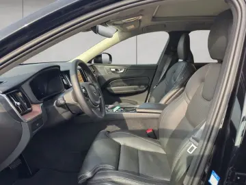 XC60 B4 Plus-Dark Aut Glasd ACC BLIS AHK RC00 19