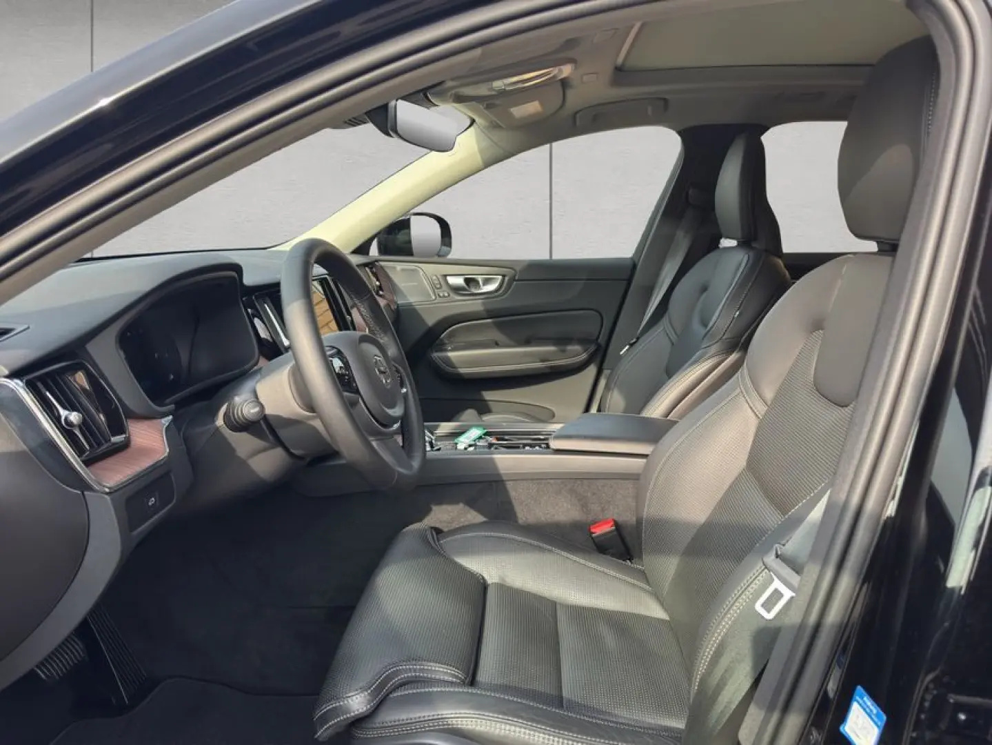 XC60 B4 Plus-Dark Aut Glasd ACC BLIS AHK RC00 19