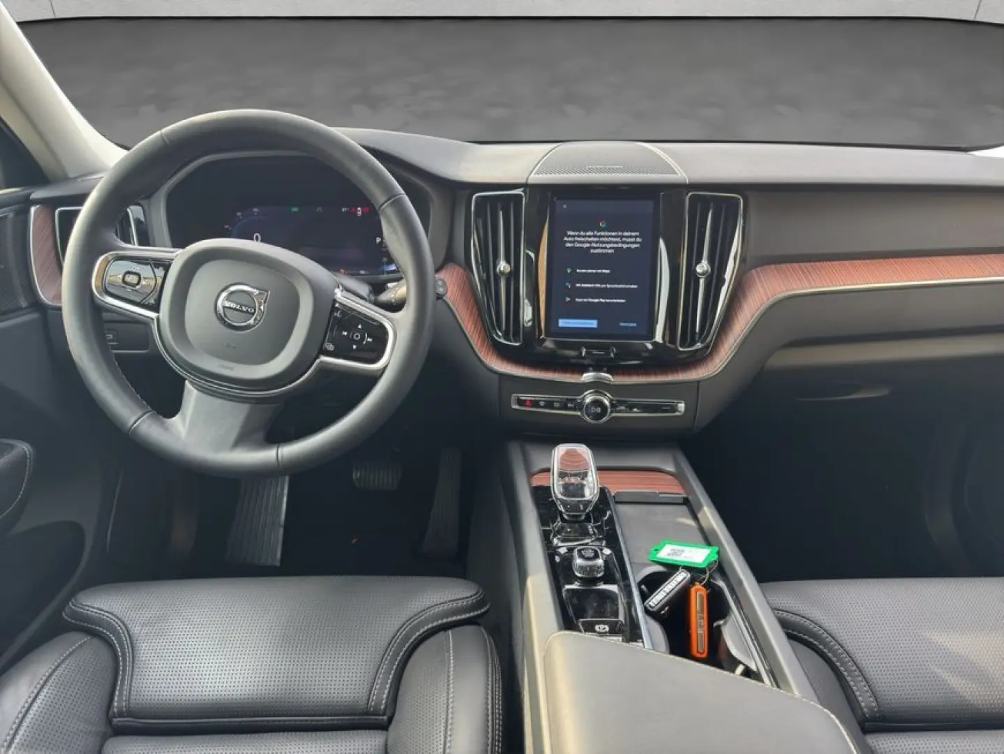 XC60 B4 Plus-Dark Aut Glasd ACC BLIS AHK RC00 19
