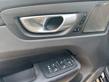 XC60 B4 Plus-Dark Aut Glasd ACC BLIS AHK RC00 19