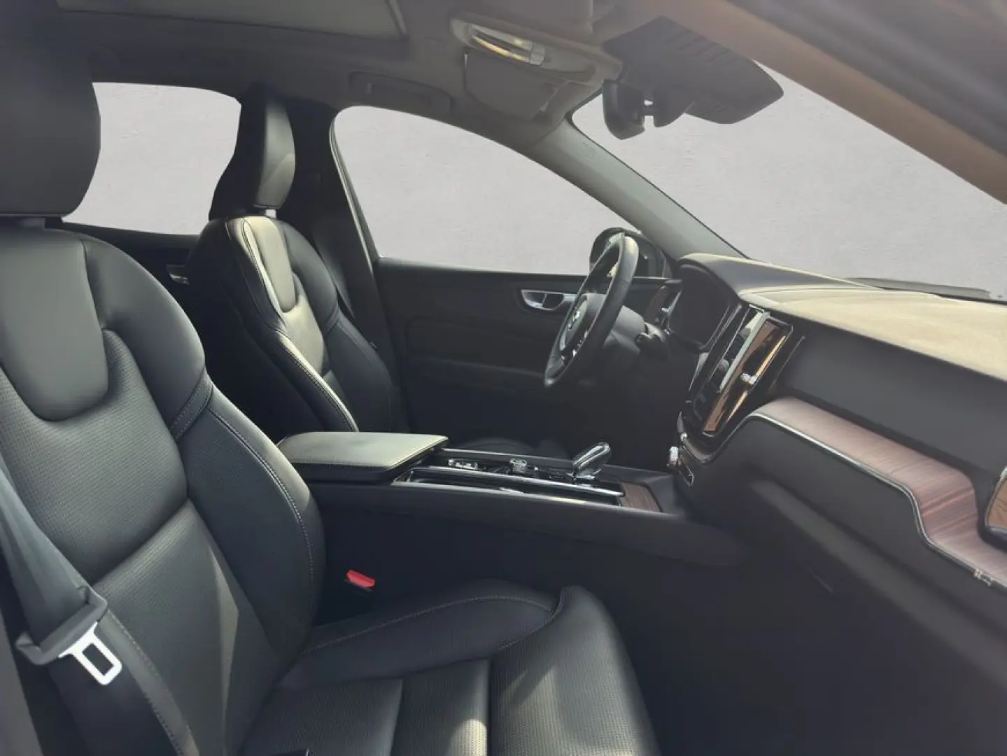 XC60 B4 Plus-Dark Aut Glasd ACC BLIS AHK RC00 19