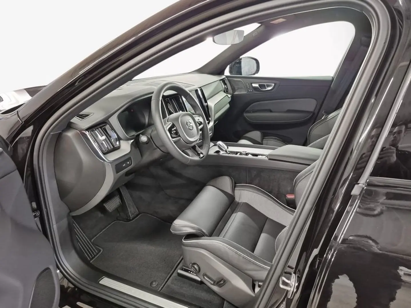 XC60 T8 AWD Plug-in Hybrid Ultra Black Edition