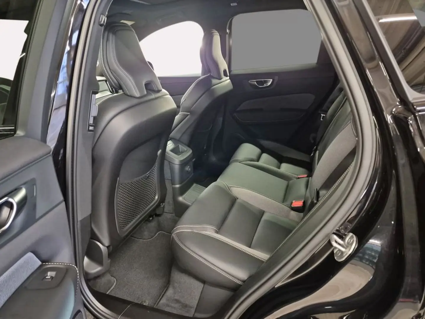 XC60 T8 AWD Plug-in Hybrid Ultra Black Edition