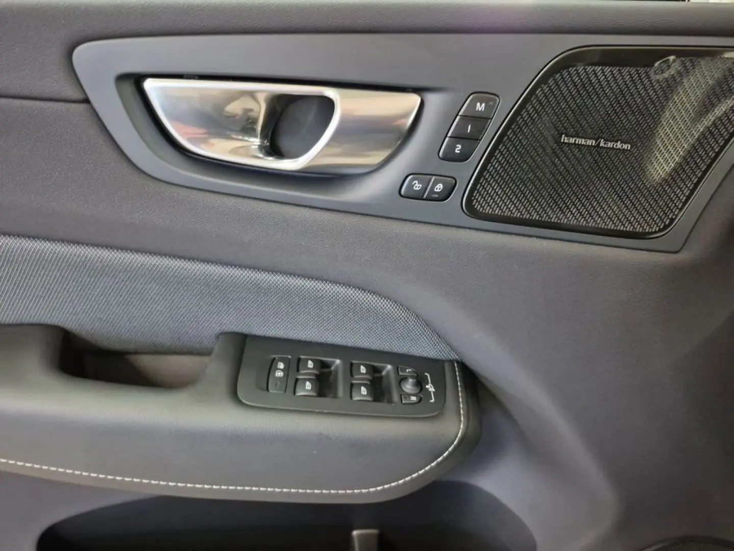 XC60 T8 AWD Plug-in Hybrid Ultra Black Edition