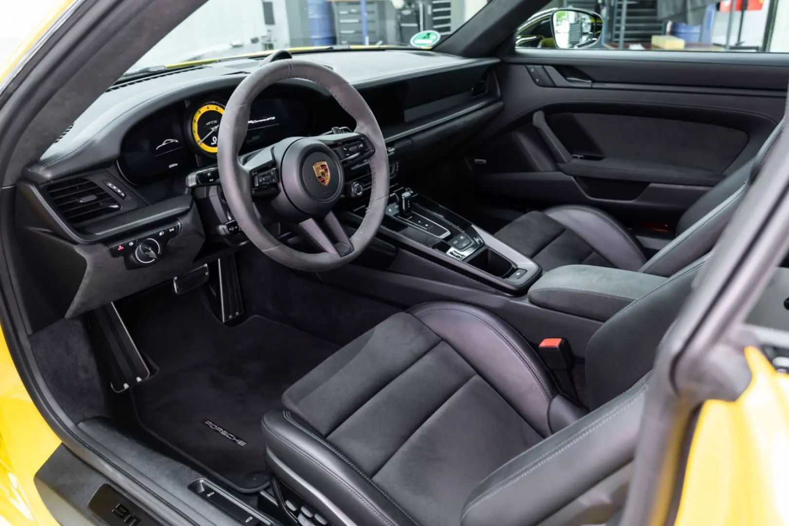 911 Carrera GTS I PCCB I PDLS+ I Bose I 1. Hand