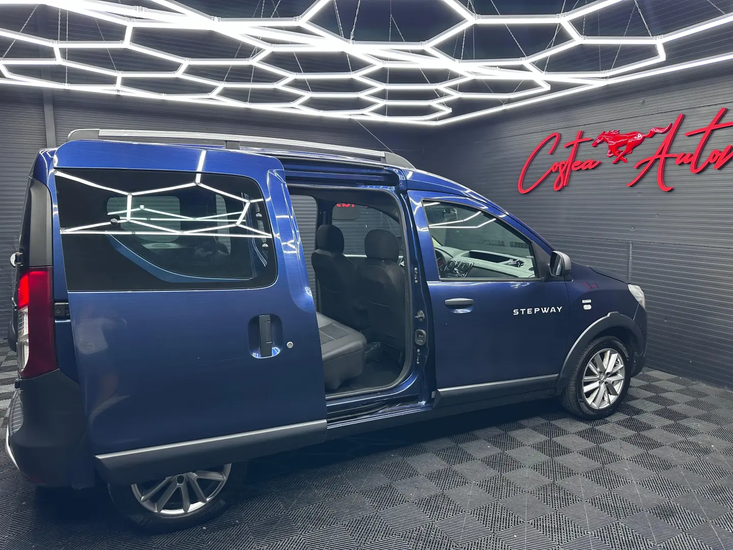 DACIA DOKKER STEPWAY, 1.6Benzina, Navigatie, An 2019