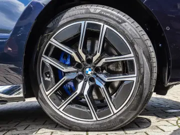 740d xDrive M SPORT+FOND ENT+STANDH+CONNOISSEUR 