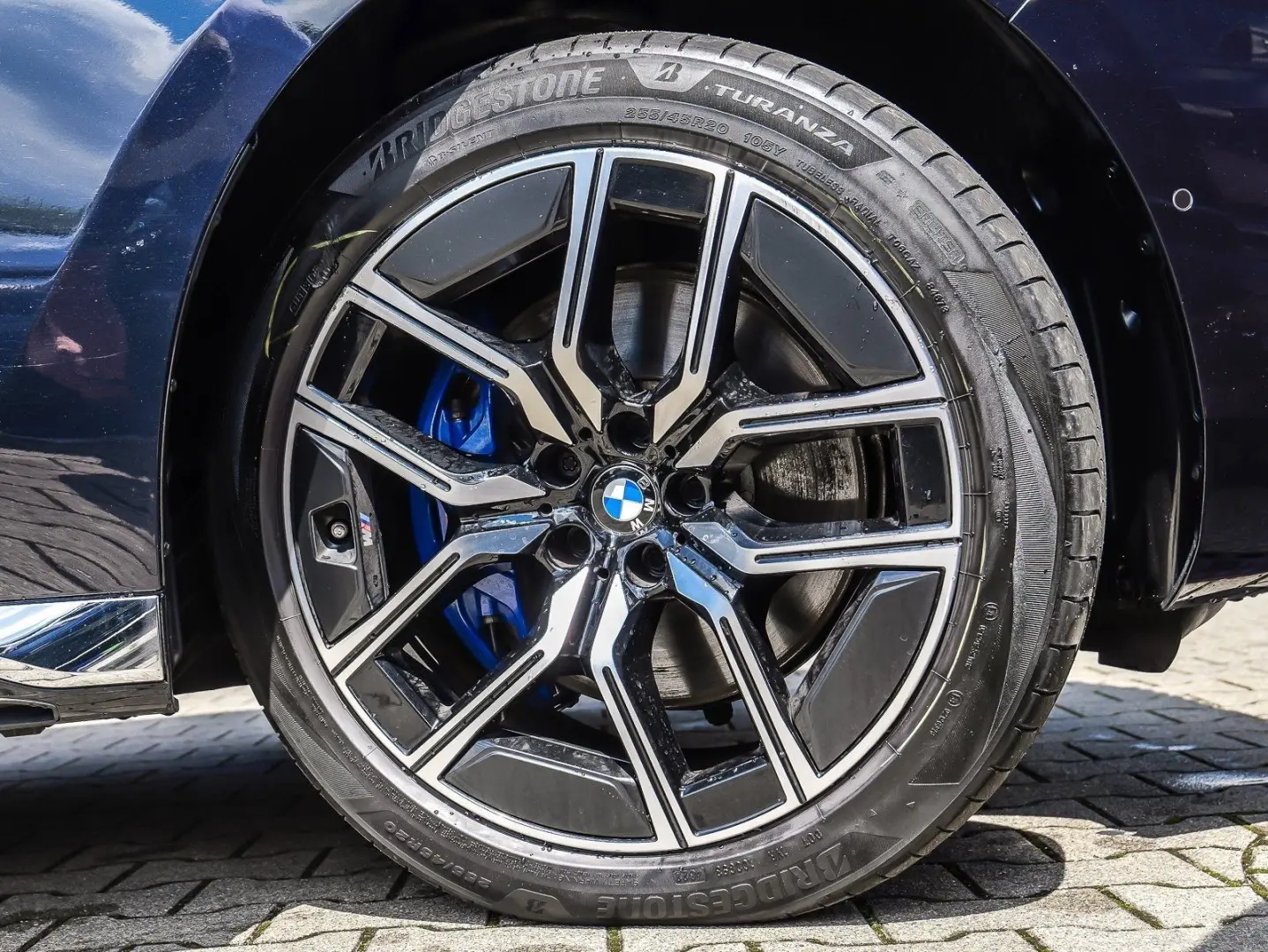740d xDrive M SPORT+FOND ENT+STANDH+CONNOISSEUR 