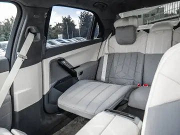 740d xDrive M SPORT+FOND ENT+STANDH+CONNOISSEUR 