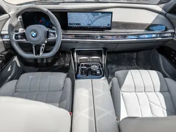 740d xDrive M SPORT+FOND ENT+STANDH+CONNOISSEUR 