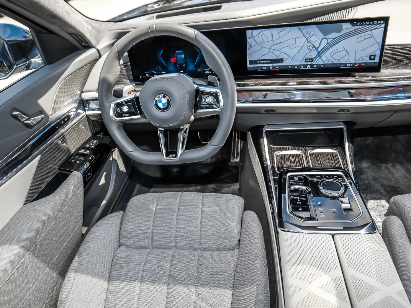 740d xDrive M SPORT+FOND ENT+STANDH+CONNOISSEUR 