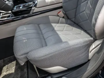 740d xDrive M SPORT+FOND ENT+STANDH+CONNOISSEUR 