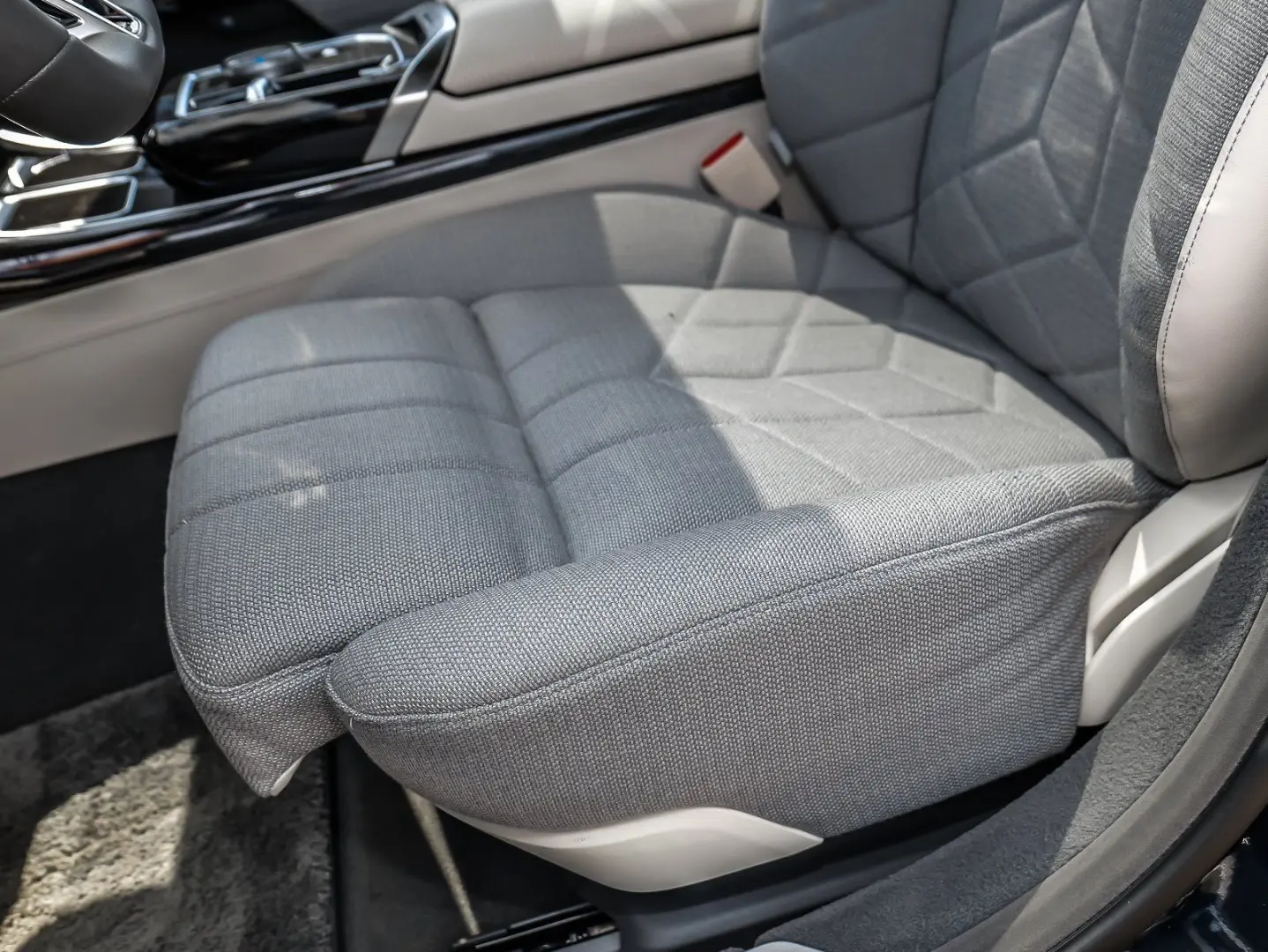 740d xDrive M SPORT+FOND ENT+STANDH+CONNOISSEUR 