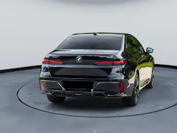 740d xDrive M SKY Carbon TV Fond Ent B&W